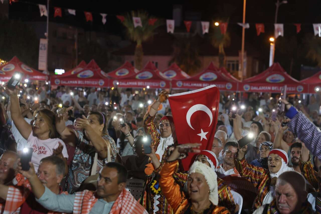 Dalaman’da Festival Coşkusu Başladı: 5. İncir ve Nar Festivali Kapılarını Açtı 5